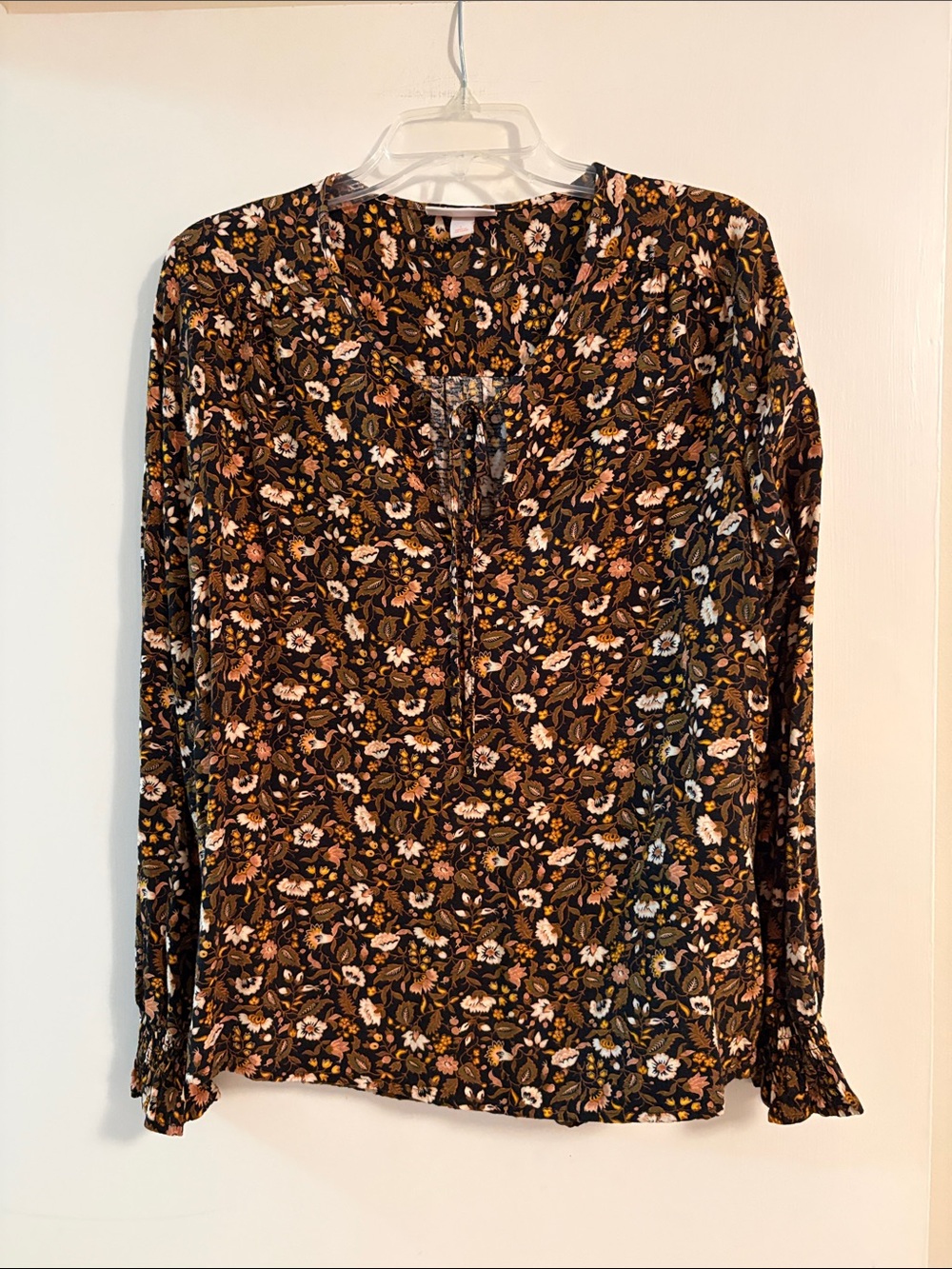 🍂 Black Floral Long-Sleeve Blouse
